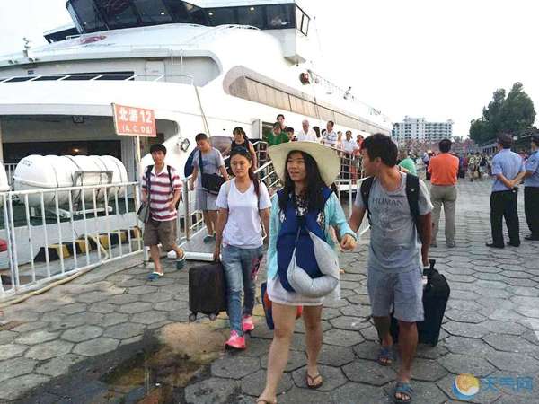  台风彩虹最新消息 :约1.1万人次撤离涠洲岛 今年