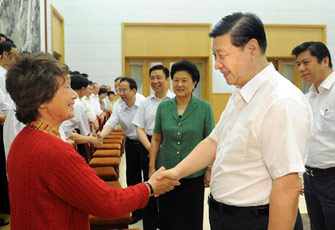 习近平会见北戴河暑期休假专家