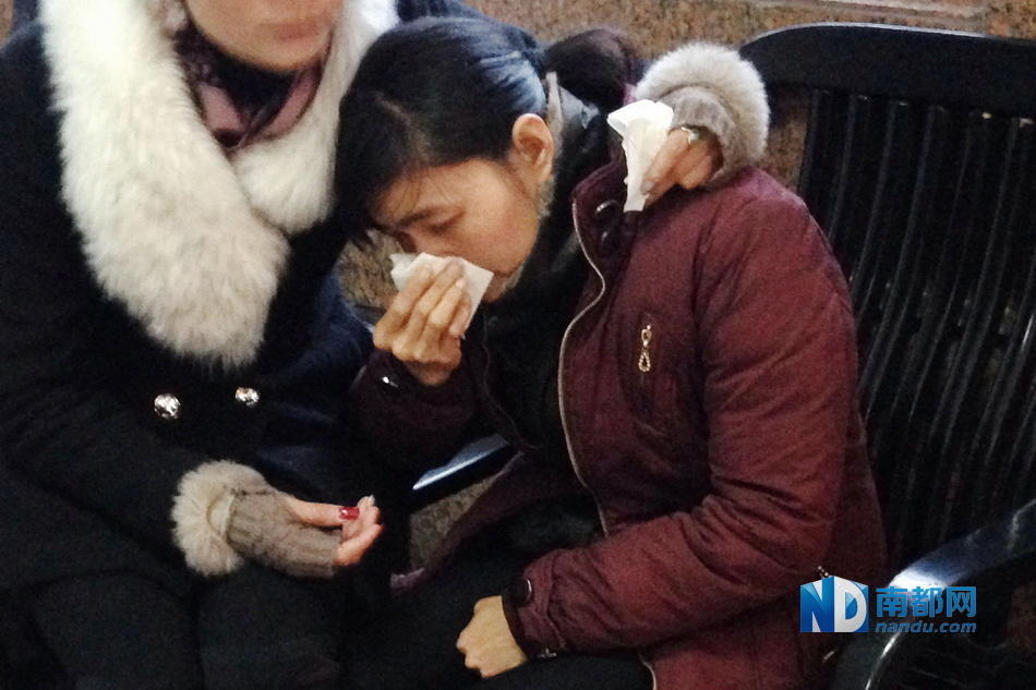 ����������¶�Ů������Ѱ��С�յĸ�ĸ����ȴֻ�����Ů���������������壬��Ļ�Ҿ緢���ڹ����л�����ʨ����1��28�����������Ь��12��Ů��С�ճٳ�δ�飬��ĸ����Ѱ�˶���δ���ջ����վ���ץ������������ĳ�����ںϳɴ巢�ֿ���ʬ�壬������ΪС�ա����ɷ�����С��ϵ�����ɱ��ͼΪ����С�յļ��˱�ʹ���ѡ�