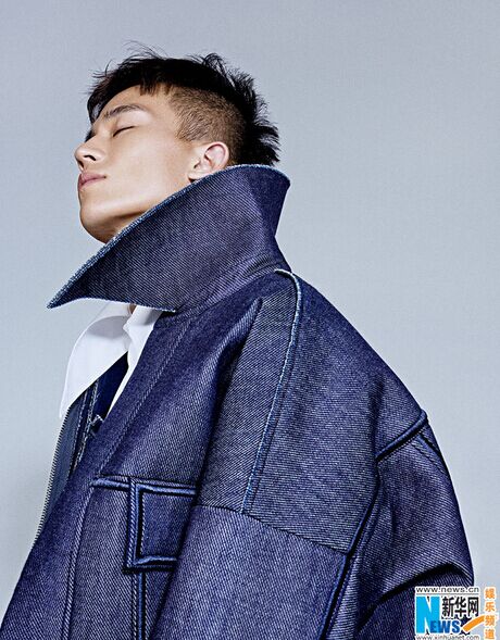 欧豪摩登时装大片曝光 穿裙子开飞机的叛逆帅