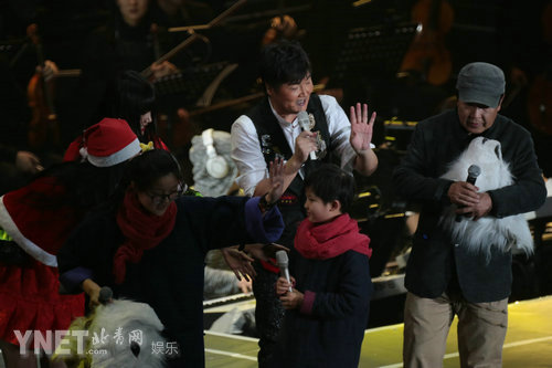  孙楠 与性感辣妹共舞  祖孙三代 首次齐聚献唱_陕