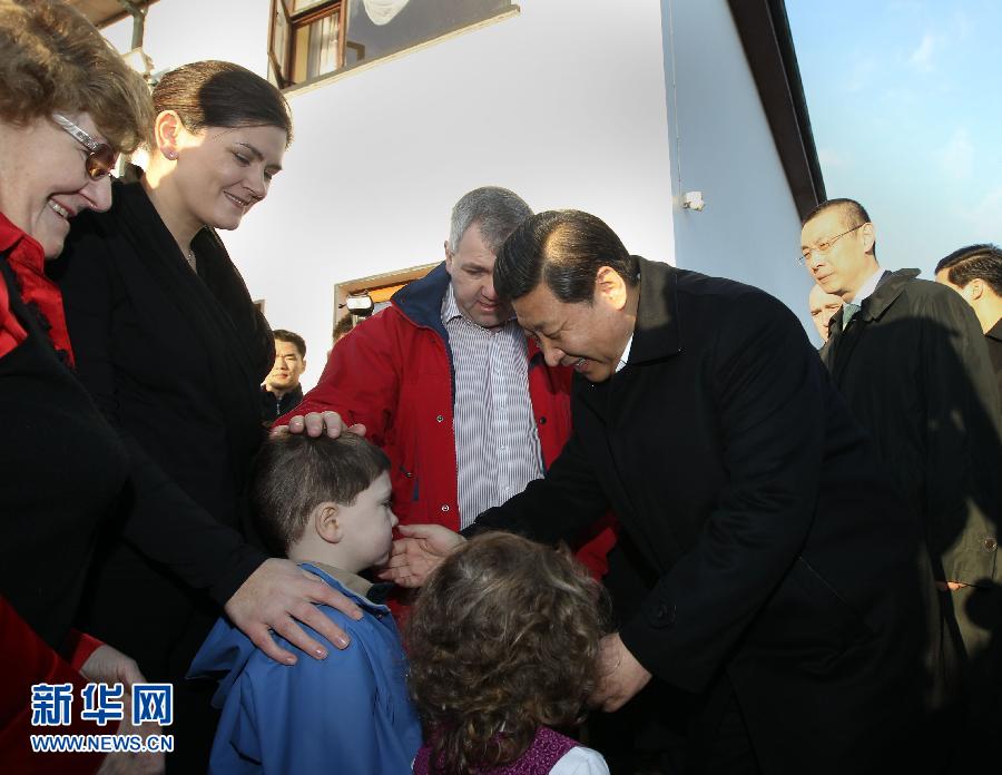 习近平在爱尔兰<em>香农</em>参观农场_资讯频道_凤凰