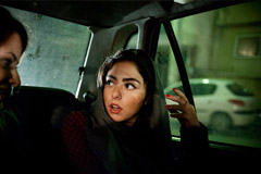 在伊朗“调情”