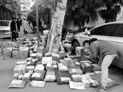 京东快递员收入_月收入过万快递哥(2)