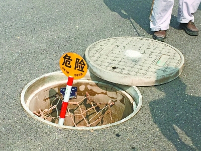 武汉窨井加装警示利器井盖不见了自动弹起警示牌