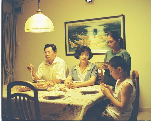 影评]《爸妈不在家》:当社会压力转化为家庭压
