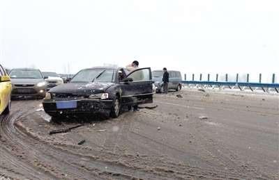 2月5日，京港澳高速鹤壁段发生交通事故。图/CFP