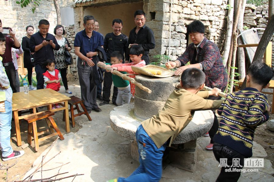 近日，由山东省旅游局、大众日报主办，省旅游规划设计研究院、大众日报社旅游记者站、山东省乡村旅游协会承办的“全景“‘五莲杯’2014发现山东最美村镇”评选活动圆满结束。邹城市上九山村榜上有名（按得票列第14名）。