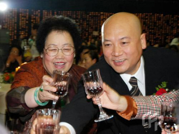 迟重瑞与富商老婆陈丽华昔日生活照[图集]_娱乐