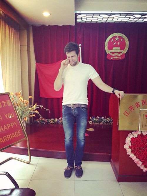 0.0露珠20岁和男神昨天领证了~有捷豹~谁说结