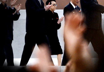 金日成、金正日铜像揭幕