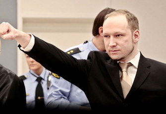 挪威枪击案杀手庭上行极右礼 观视频落泪