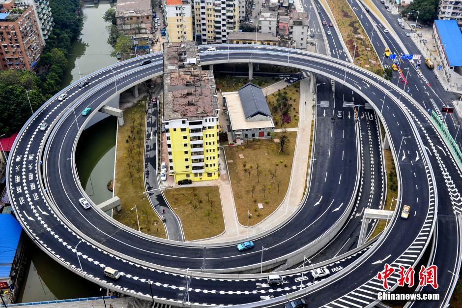 广州一“钉子楼”被立交桥绕圈“围困”(图)_海南频道_凤凰网