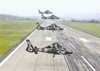 2012届陆航学员全部完成单飞训练 具备驾机能