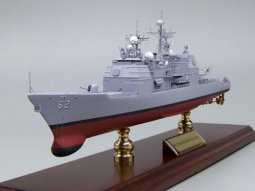 美国海军提康德罗加巡洋舰遭无人机撞击 2人受伤