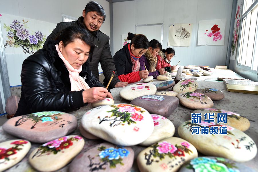 河南孟津:传统黄河石画走向互联网+新时代