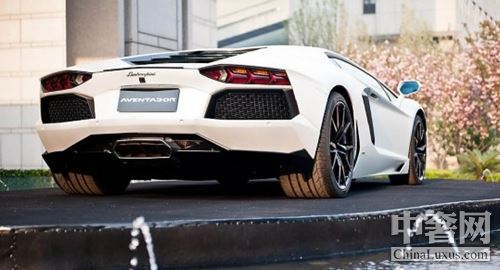 成龙定制豪车领衔 盘点明星们的奢华定制超跑_河南频道_凤凰网