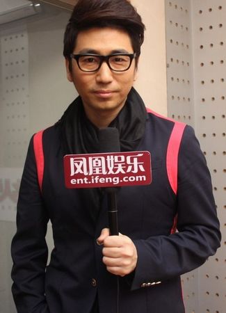  沙宝亮 谈十年杂技生涯:曾摔断骨头 腰椎错位_