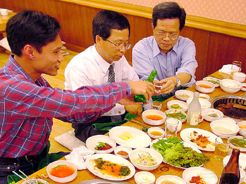 酒文化趣谈--各国丰富的饮酒习俗