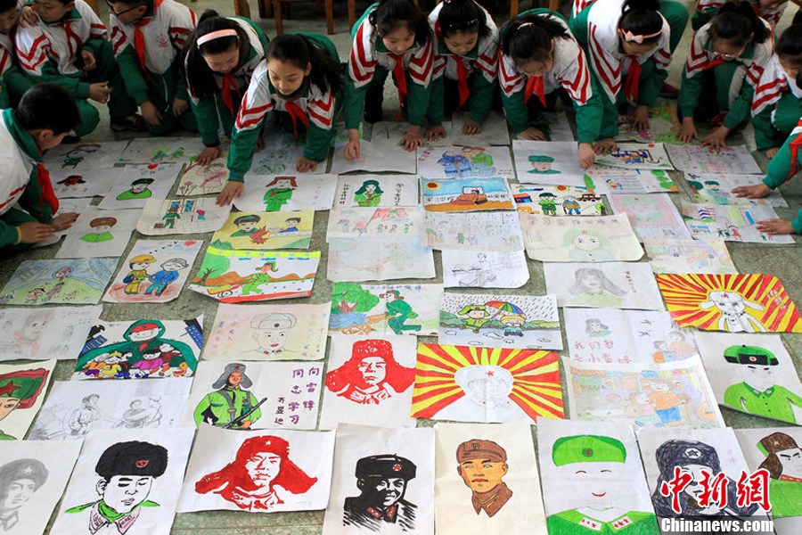 江西九江小学生学雷锋义卖废品爱心助学