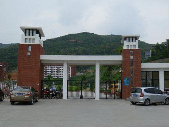 漳州康桥学校被指有偿补课 开学每人交1180元_厦门