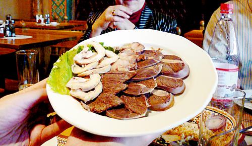 "马背上的民族"哈萨克斯坦 国菜马肉