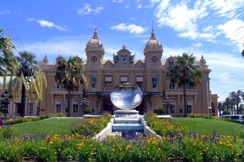 而这段国王与美女的轶事