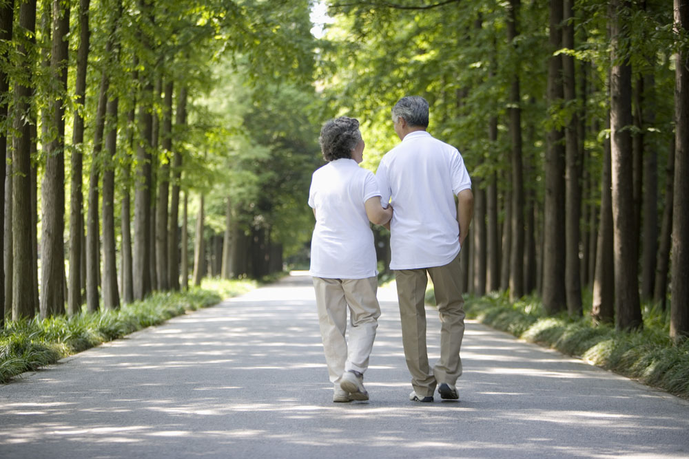 爹爹全身长肉瘤又中风婆婆失明 老两口相互搀