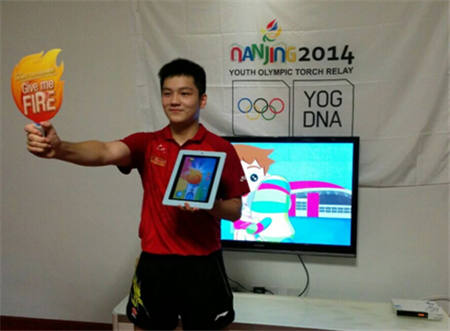 中国乒乓球公开赛运动员参与网络火炬传递