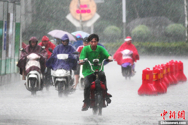 南京实施人工增雨 城市顿时降温