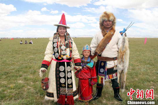 组图:眼花缭乱的德都蒙古人服装