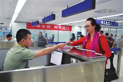 上半年银川办港澳通行证13389件 银行卡能缴