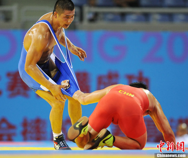 全运会男子自由式摔跤84公斤级 内蒙古选手险