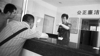 黑车靠假贫困证明蒙混减罚款 假证明制作只需