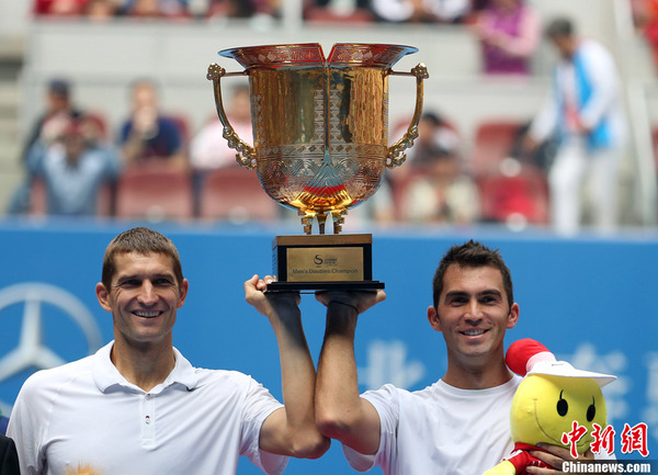 米尼尔\/特卡乌夺得中网男双冠军