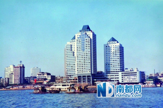 原标题:今昔广州 江湾大酒店于1992年开业,同年,我拍下了这张照片