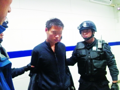 女大学生遇害数千男师生被验dna续:嫌犯为同校区男生