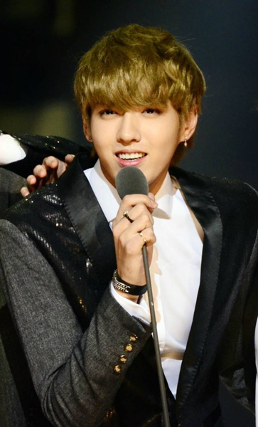 2013MAMA颁奖礼香港落幕 吴亦凡显语言优势