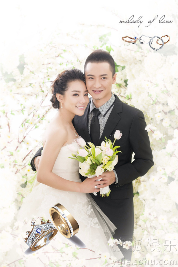 高清:刘璇曝唯美婚纱照 婚戒堪比“变形金刚”
