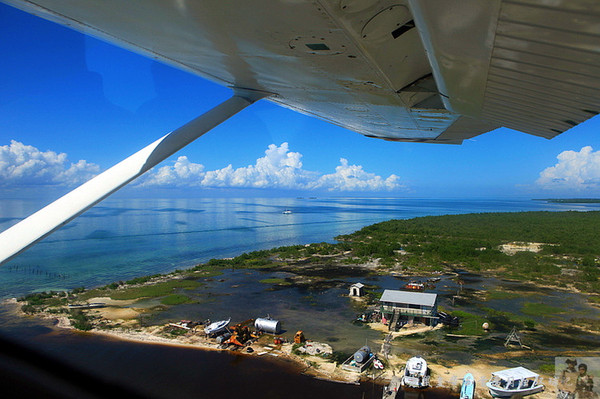 航拍全球最大水下洞穴---伯利兹大蓝洞