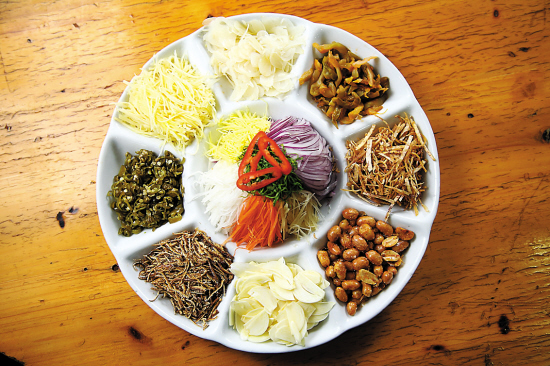 鱼生配料多达14种