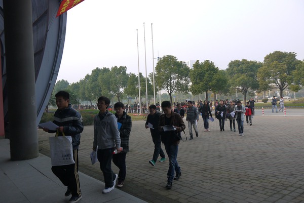 上海市高校毕业生就业服务月活动之东华大学