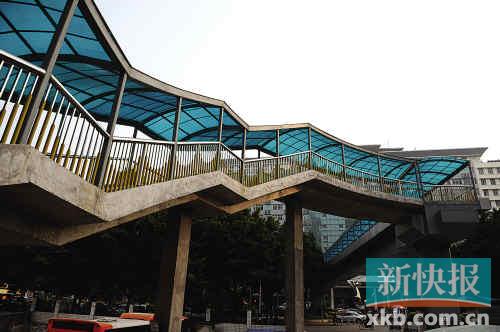 医院出钱建便民天桥无奈报建繁琐工程成摆设|