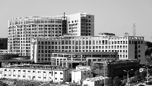　　宁都易址新建的县人民医院