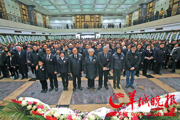 今早,各界人士悼别红线女羊城晚报记者郑迅摄src=