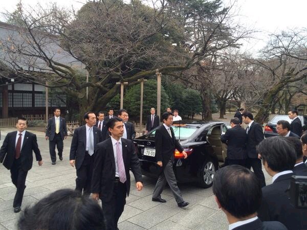 日本首相安倍晋三今日参拜靖国神社(组图)
