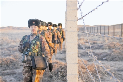 内蒙古军区边防一线首次出现女兵(图)