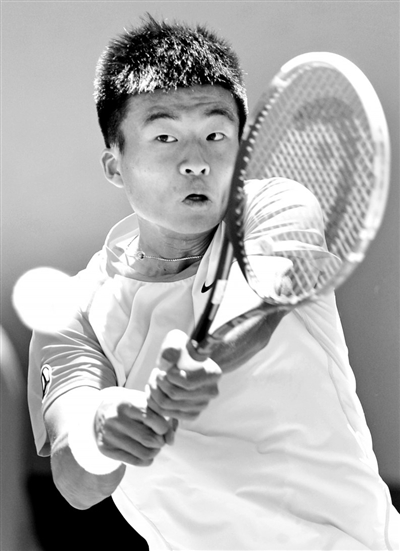 吴迪两年倒在同一个球场 赛后抱怨澳网场地安