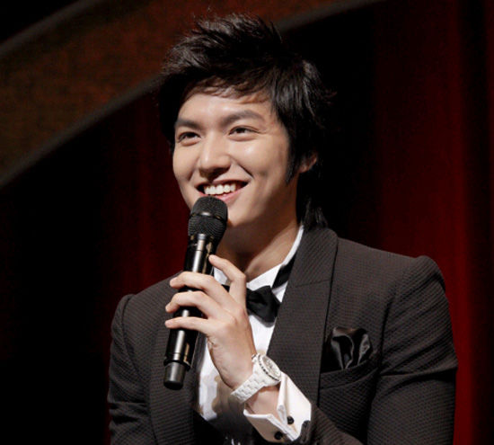 李敏镐亮相马年 春晚  盘点历届登 春晚 外国艺人