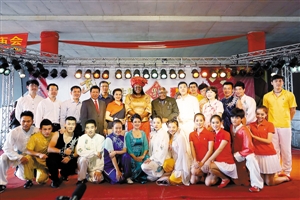 赞比亚第一夫人 拥抱福田艺术团|第一夫人|总统